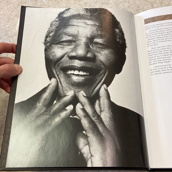 3/$20 Mandela: The authorized portrait - Picture 3 of 5
